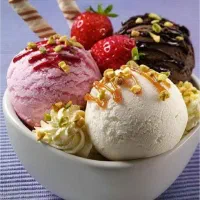 صندوقدار خانم برای آبمیوه بستنی