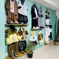 واگذاری فروشگاه لباس کودک با ده سال سابقه درخشان|اجارهٔ مغازه و غرفه|ساری, |دیوار