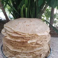 یک نفر خانم باسواد،مسلط به دستگاه خمیرگیر وچونه زن