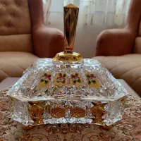 شکلات خوری نوی‌نو ، با گل‌های برجسته