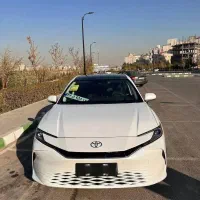 تویوتا کمری هیبرید ۲۰۲۵ پرمیوم پلاک شده