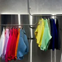 فروشنده پوشاک دخترانه