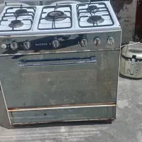 اجاق‌گاز تازه وکابینت ظرفشویی .