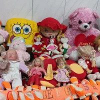 مقداری عروسک بزرگ و کوچیک