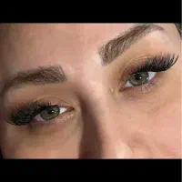 به مدل اکستنشن مژه نیاز مندیم