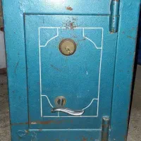 گاوصندوق قدیمی درحدنو