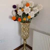 گل ب همراه گلدان