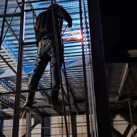 ارائه خدمات والپست و جوشکاری ساختمان