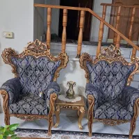 مبلمان سلطنتی ۷نفره همراه یک میز ودوعدد گل میز