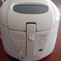 سرخکن دلونگی در حد نو و ترازوی آشپزخانه