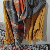 تعدادی شال وپیراهن