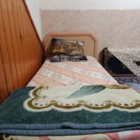 تخت همراه با تشک