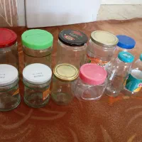 تعدادی شیشه و لاک