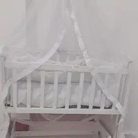 گهواره کنار مادر