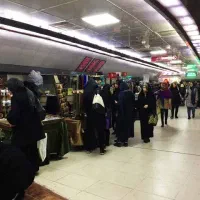 فروشنده غرفه مترو تئاتر شهر