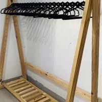 رگال و چوب لباسی و مانکن لباس