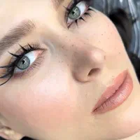 آموزش و خدمات کاشت مژه