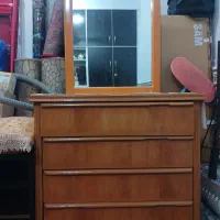آینه و میز آرایش ۴تا کشو نو نو بفروش میرسد