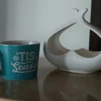 شکلات خوری و لیوان