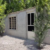 380متر-باغچه-با-بنای-قدیمی-درشهریار