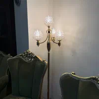 آباژور ایستاده