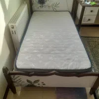 تخت و میز تحریرو تشک تخت و فرش و مبل پاف|مبلمان خانگی و میز عسلی|شاهینشهر, شهرک هشت بهشت|دیوار