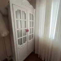 کمد بزرگ دو کشوعه و دارای جا اویز لباس