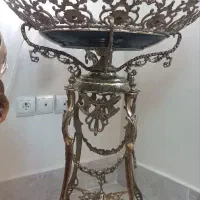 کنار سالنی برنزی سنگین