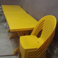 ۲ میز و ۴ صندلی در حد نو