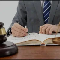 وکیل پایه یک دادگستری با سابقه کیفری و‌حقوقی