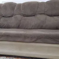 مبل راحتی یک سه نفره و یک تک نفره|مبلمان خانگی و میز عسلی|شیراز, گل سرخ|دیوار