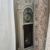 ساعت ایستاده سفید