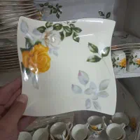یک دست کامل سرویس ۱۸ نفره ورساچه گل برجسته زیبا