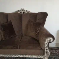 مبلمان با میز جلوش