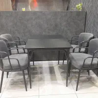 میز و صندلی رستورانی در حد نو