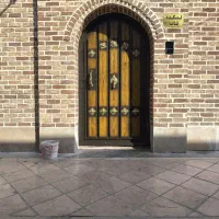 نقاشی درب و پنجره و ساختمان