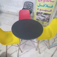 دو دست میز صندلی فست فودی