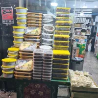 به یک فروشنده جهت کار در مغازه خرما خشکبار