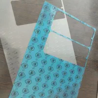 برش انواع گلس  توسط دستگاه برش گلس لیزری موبایل