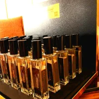 ادکلن ۳۰میل رزمونت امانی . مغازه دار و بوفه باشگاه