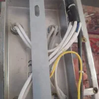 لوستر چهار شاخه، کاملا سالم، با دو لامپ سالم|لوستر و چراغ آویز|رشت, چله خانه|دیوار