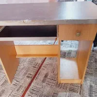 میز کامپیوتر کارکرده