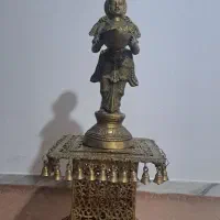 مجسمه بزرگ کاملا برنجی همراه با پایه