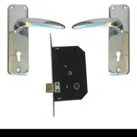 دستگیره درب چوبی سایزش نسبتبه بقیه یدرهاکوچیکه