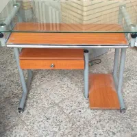 میز کامپیوتر شیشه ای