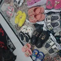 مقداری دمپایی بچگانه و دخترانه