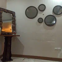 آیینه کنسول وپنج عدد آیینه دیواری