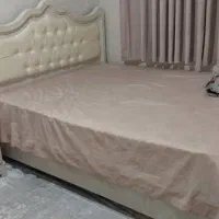 تختخواب ۲ نفره نو به همراه میز آرایش و پاف و عسلی