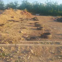 زمین پشت دامداری