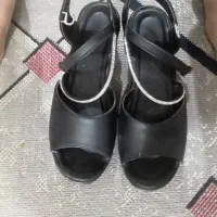 صندل چرم سایز ۴۰ فقط ۳۵۰
